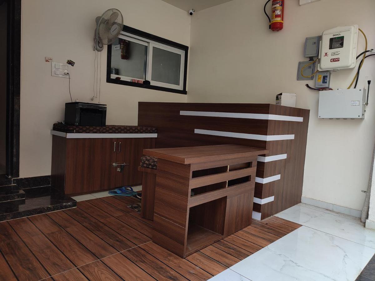 Hotel Sardar Rooms Garudeshwar Екстер'єр фото